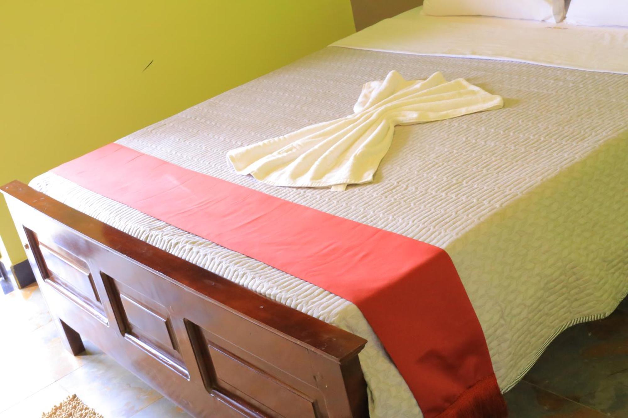 Golden Suites Hotel Entebbe Kültér fotó