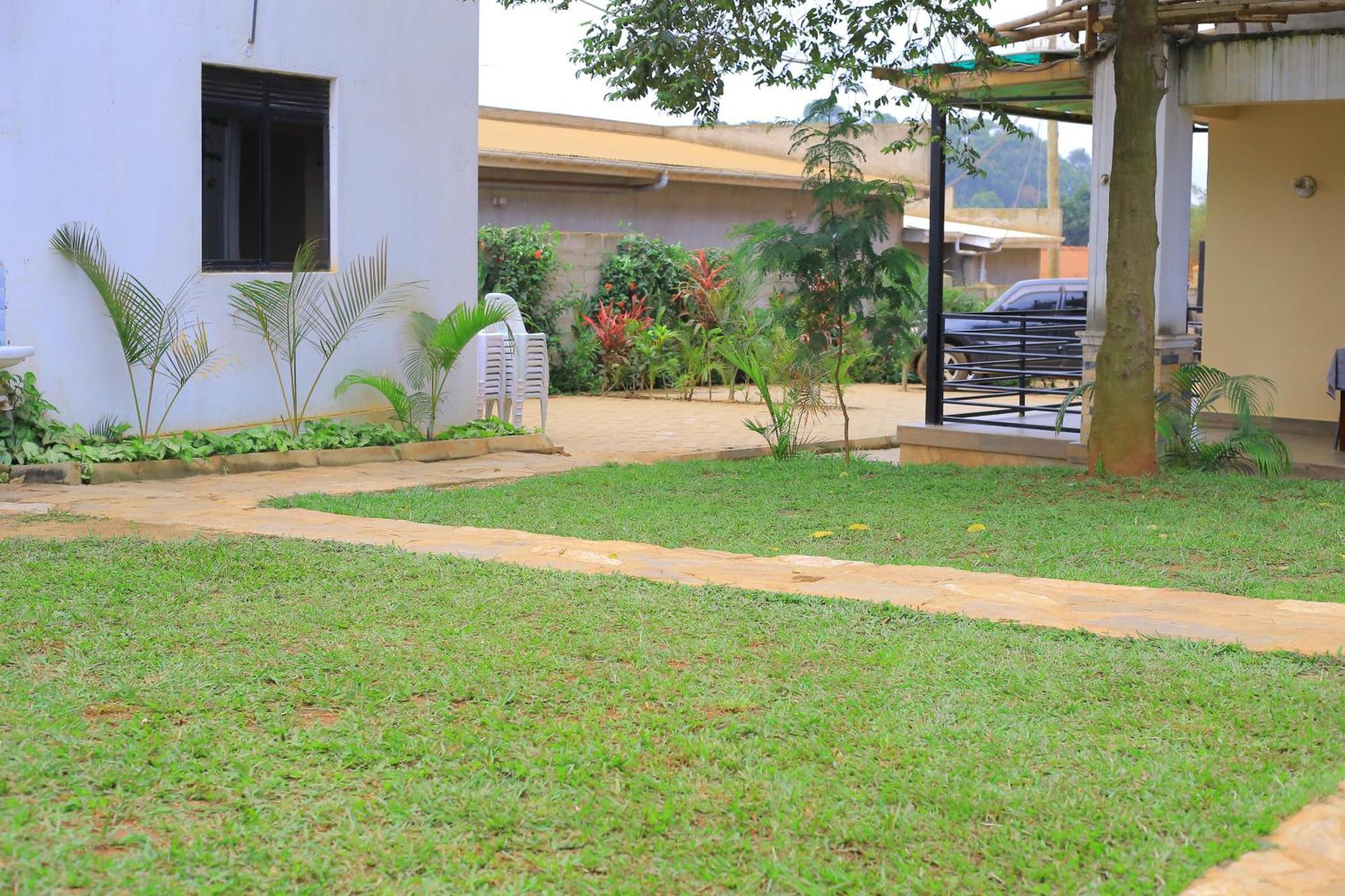 Golden Suites Hotel Entebbe Kültér fotó