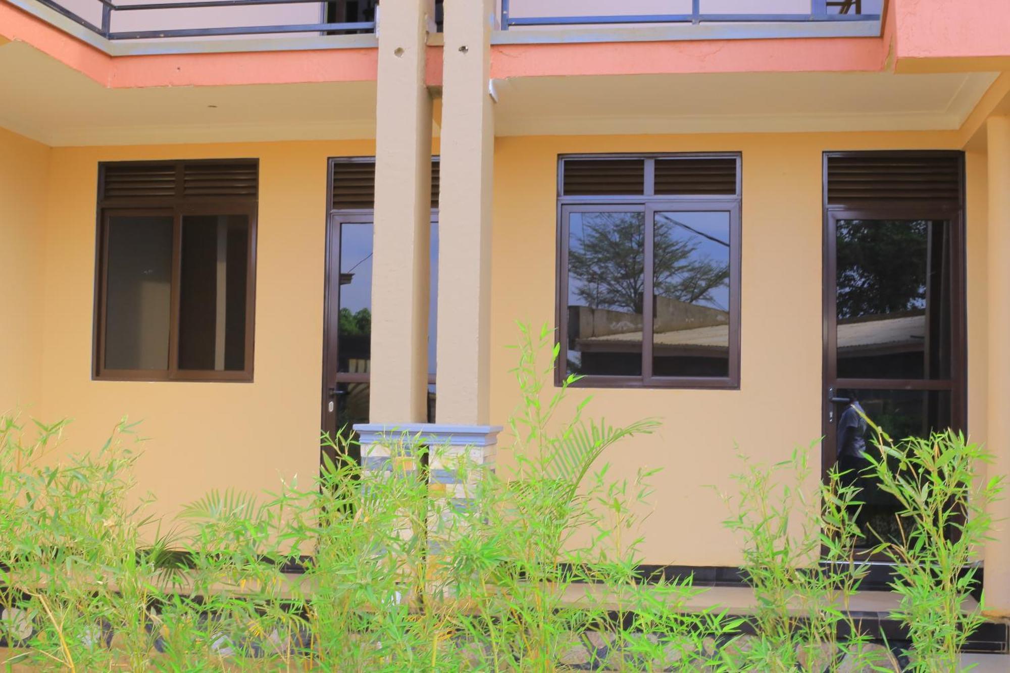 Golden Suites Hotel Entebbe Kültér fotó