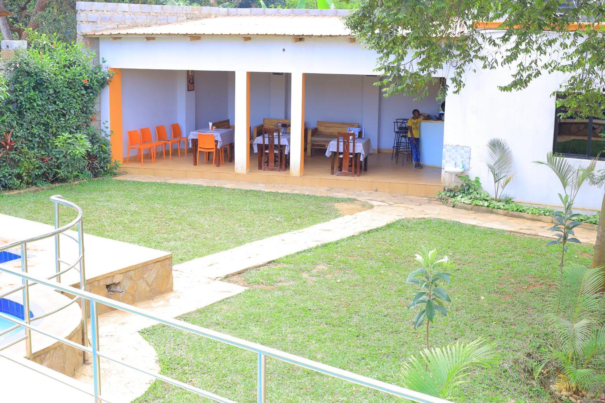 Golden Suites Hotel Entebbe Kültér fotó