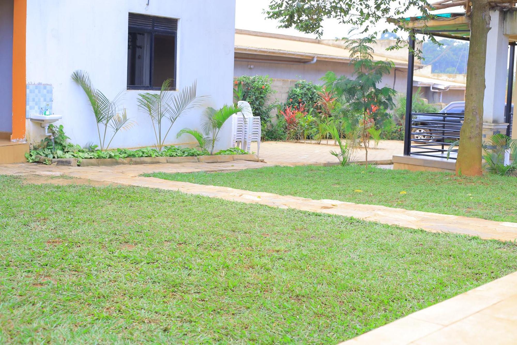 Golden Suites Hotel Entebbe Kültér fotó
