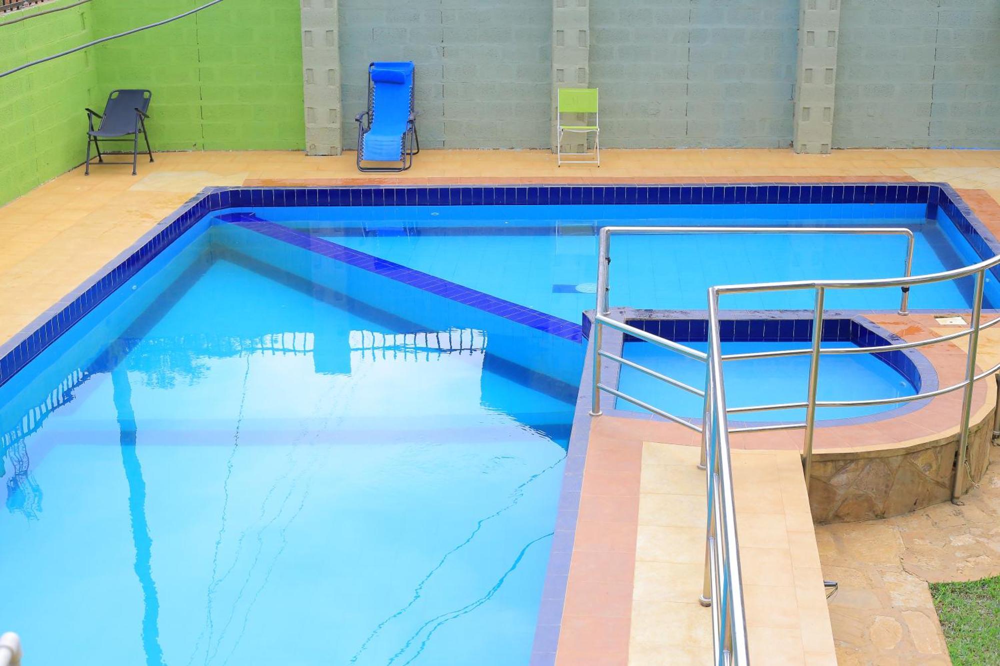 Golden Suites Hotel Entebbe Kültér fotó